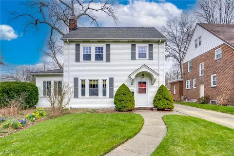 1453 Delia Ave, Akron, OH 44320