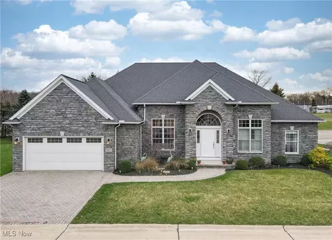 3857 Heron Watch Dr, Akron, OH 44319