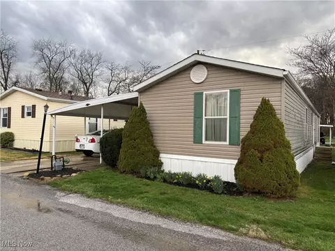2012 Delaware Dr #14, New Philadelphia, OH 44663