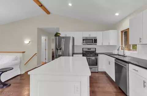 30 Delaware Trl, Malvern, OH 44644 photo 9