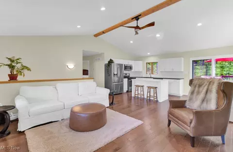 30 Delaware Trl, Malvern, OH 44644 photo 4