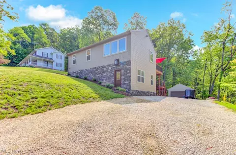 30 Delaware Trl, Malvern, OH 44644