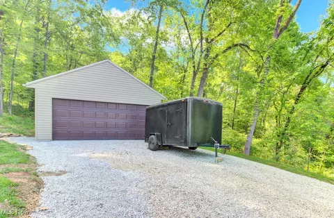30 Delaware Trl, Malvern, OH 44644 photo 3