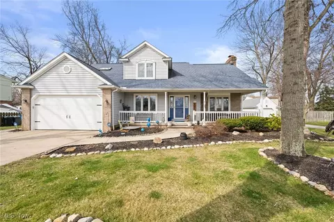 622 Harris Rd, Sheffield Lake, OH 44054