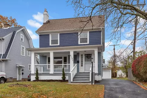2127 Rossmoor Rd, Cleveland Heights, OH 44118