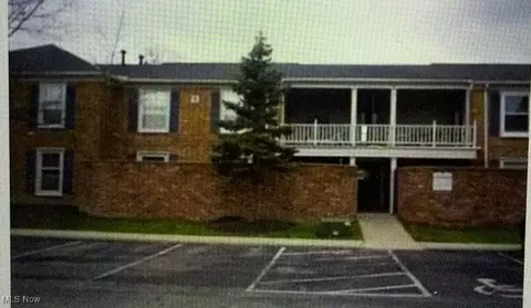 2116 Glouchester Dr, Lyndhurst, OH 44124