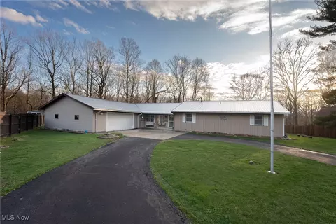 24647 Squire Rd, Columbia Station, OH 44028