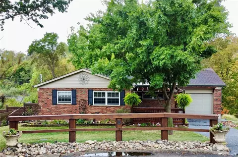 6 Circle Dr, Martins Ferry, OH 43935