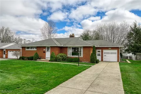 1498 Lilly Ln, Alliance, OH 44601