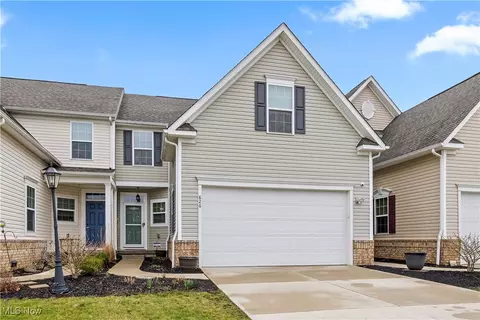 826 Robinson Dr, Lagrange, OH 44050