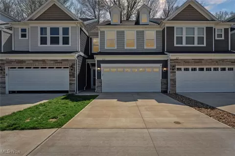 857 S Greenway Dr, Westlake, OH 44145