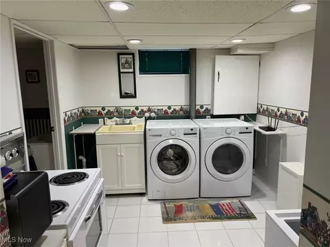 1052 Westshore Dr, Ashtabula, OH 44004 photo 2