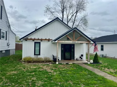 2422 Clarendon Ave, Zanesville, OH 43701