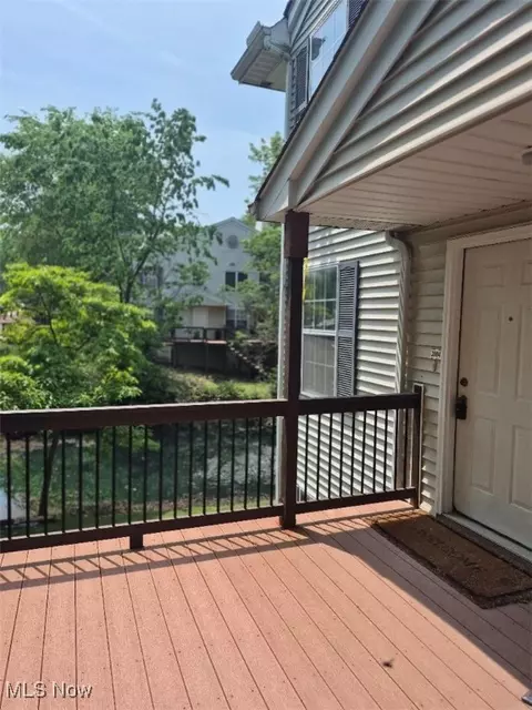 2004 Stoney Run Cir, Broadview Heights, OH 44147