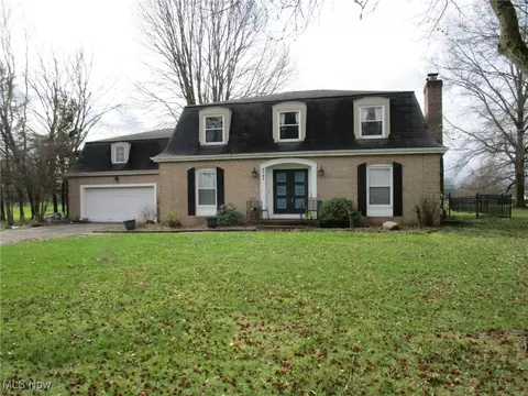 3701 Villa Marie Rd, Lowellville, OH 44436
