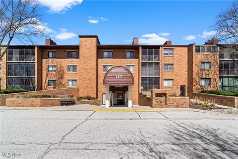 140 Fox Hollow Dr #203C, Mayfield Heights, OH 44124