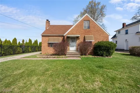 19190 Rockcliff Dr, Rocky River, OH 44116