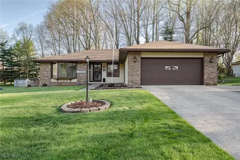13185 S Partridge Dr, Valley View, OH 44125