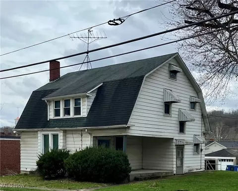 29 E Wood St, Lowellville, OH 44436