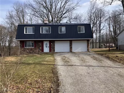 261 E Mohawk Dr, Malvern, OH 44644