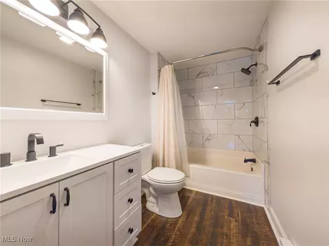 Bath - 261 E Mohawk Dr, Malvern, OH 44644 photo 1 of 6