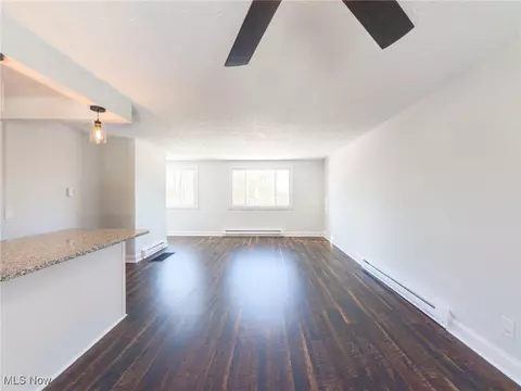 Living - 261 E Mohawk Dr, Malvern, OH 44644 photo 2 of 5