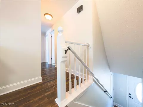 Entry Way - 261 E Mohawk Dr, Malvern, OH 44644 photo 2 of 2