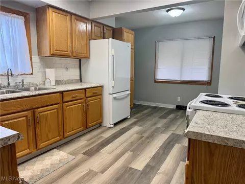 163 E Mapledale Ave, Akron, OH 44301 photo 5