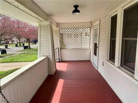 163 E Mapledale Ave, Akron, OH 44301 photo 4