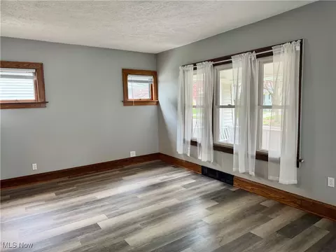 163 E Mapledale Ave, Akron, OH 44301 photo 22