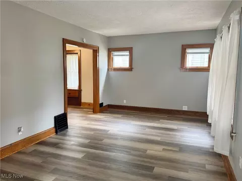 163 E Mapledale Ave, Akron, OH 44301 photo 21