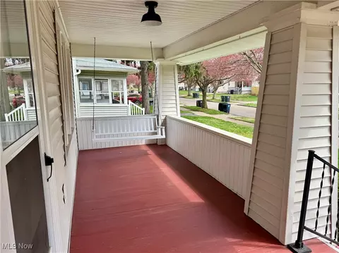 163 E Mapledale Ave, Akron, OH 44301 photo 3