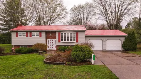 79 Windy Point Dr, Waterford, OH 45786