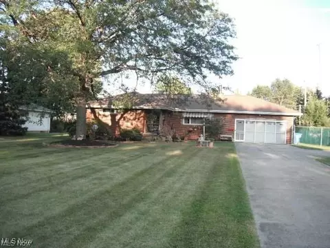 921 Sharondale Dr, Amherst, OH 44001