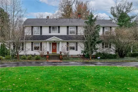700 Knoll St SE, North Canton, OH 44709