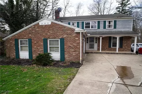 8264 Shepard Rd, Macedonia, OH 44056