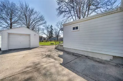 127 Dilworth St, Elyria, OH 44035 photo 6