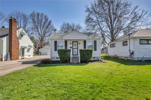 127 Dilworth St, Elyria, OH 44035 photo 2