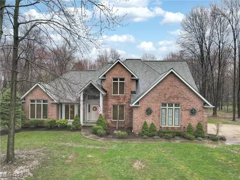 7137 Brenda Lee Dr, Walton Hills, OH 44146