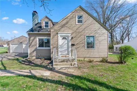 2117 Coleman Dr, Youngstown, OH 44511