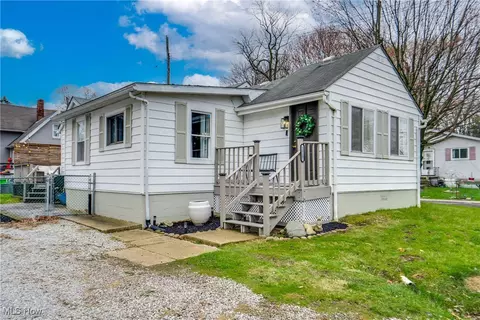 1517 2nd St, Lakemore, OH 44250