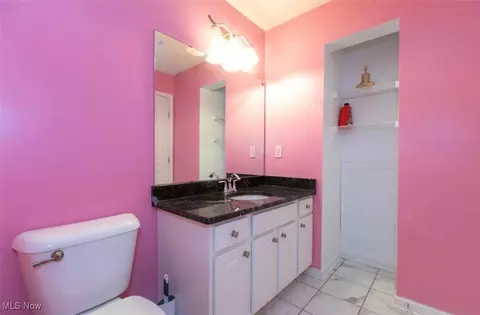 Bath - 314 Lakewick Ln, Willowick, OH 44095 photo 3 of 3