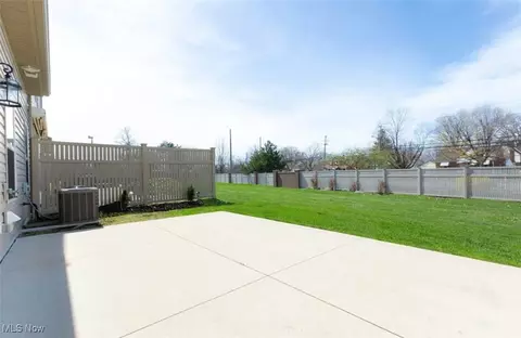 Exterior - 314 Lakewick Ln, Willowick, OH 44095 photo 4 of 6