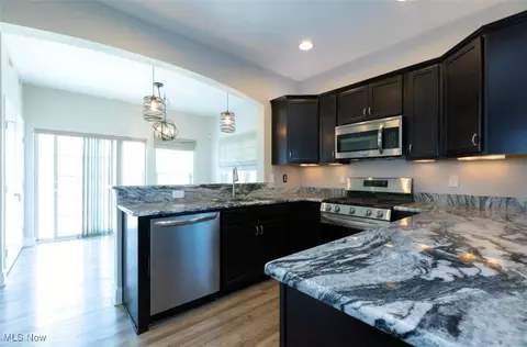 Kitchen - 314 Lakewick Ln, Willowick, OH 44095 photo 2 of 3