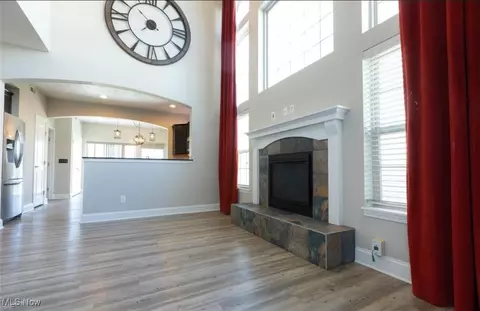 Living - 314 Lakewick Ln, Willowick, OH 44095 photo 2 of 7