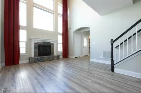 Living - 314 Lakewick Ln, Willowick, OH 44095 photo 3 of 7