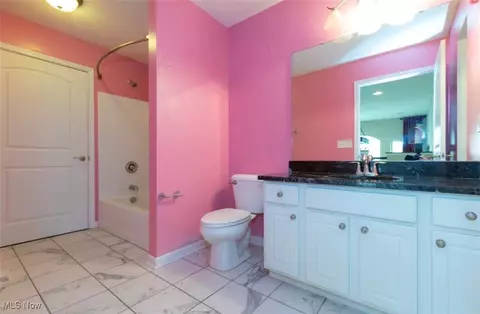Bath - 314 Lakewick Ln, Willowick, OH 44095 photo 2 of 3