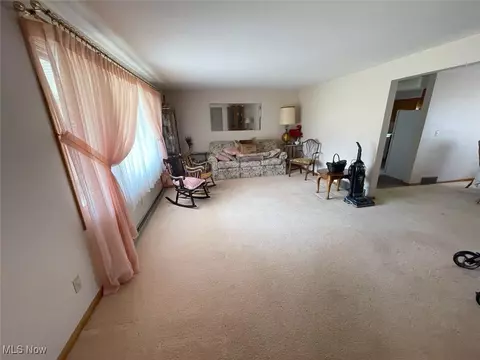 Living - 5977 Heather St NW, Canton, OH 44708 photo 2 of 4