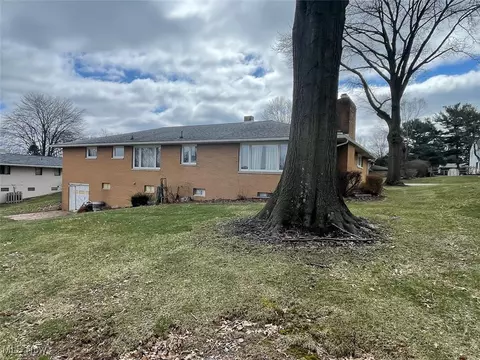 Exterior - 5977 Heather St NW, Canton, OH 44708 photo 3 of 4