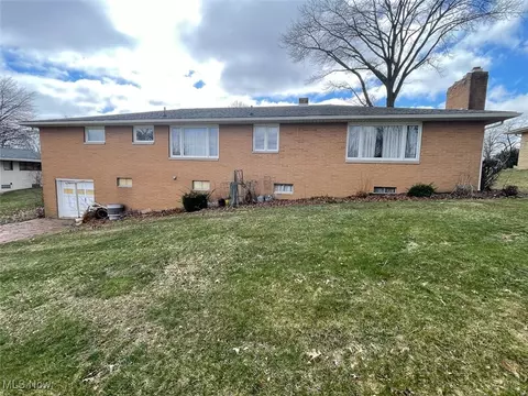 Exterior - 5977 Heather St NW, Canton, OH 44708 photo 4 of 4